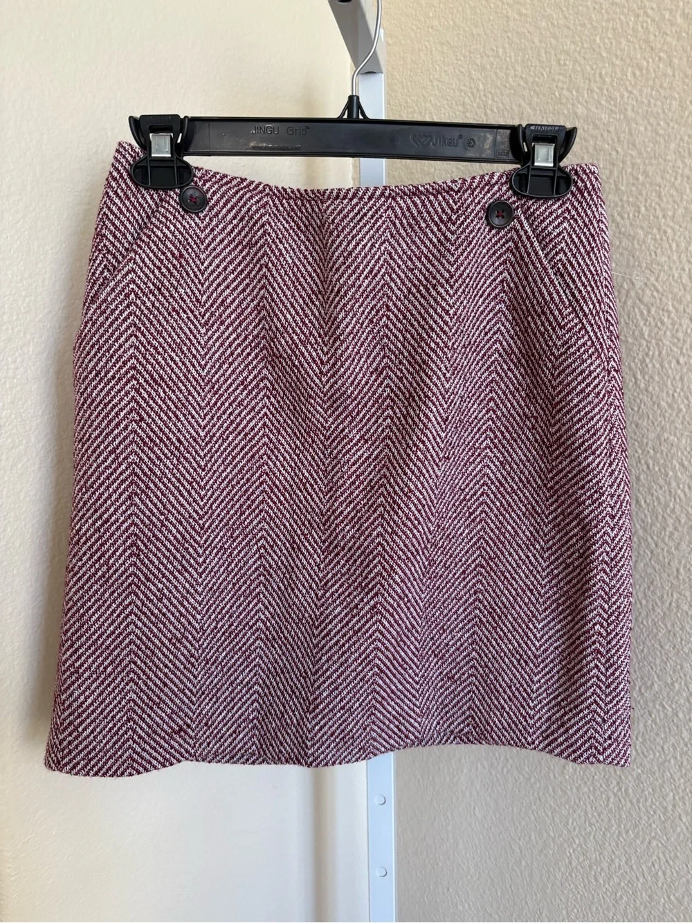 Banana Republic Chevron Print Wool Blend Mini Skirt in Burgundy/White - Size 0P
